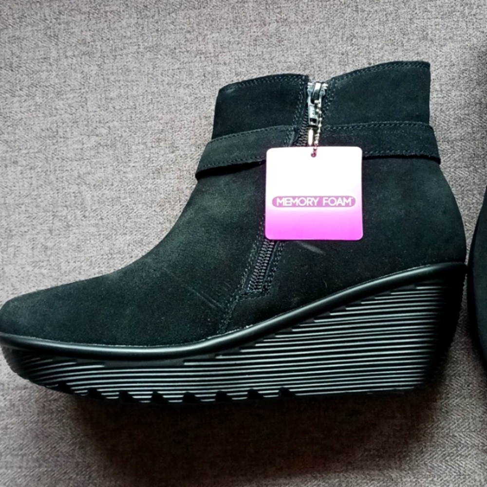 Skechers memory foam boots